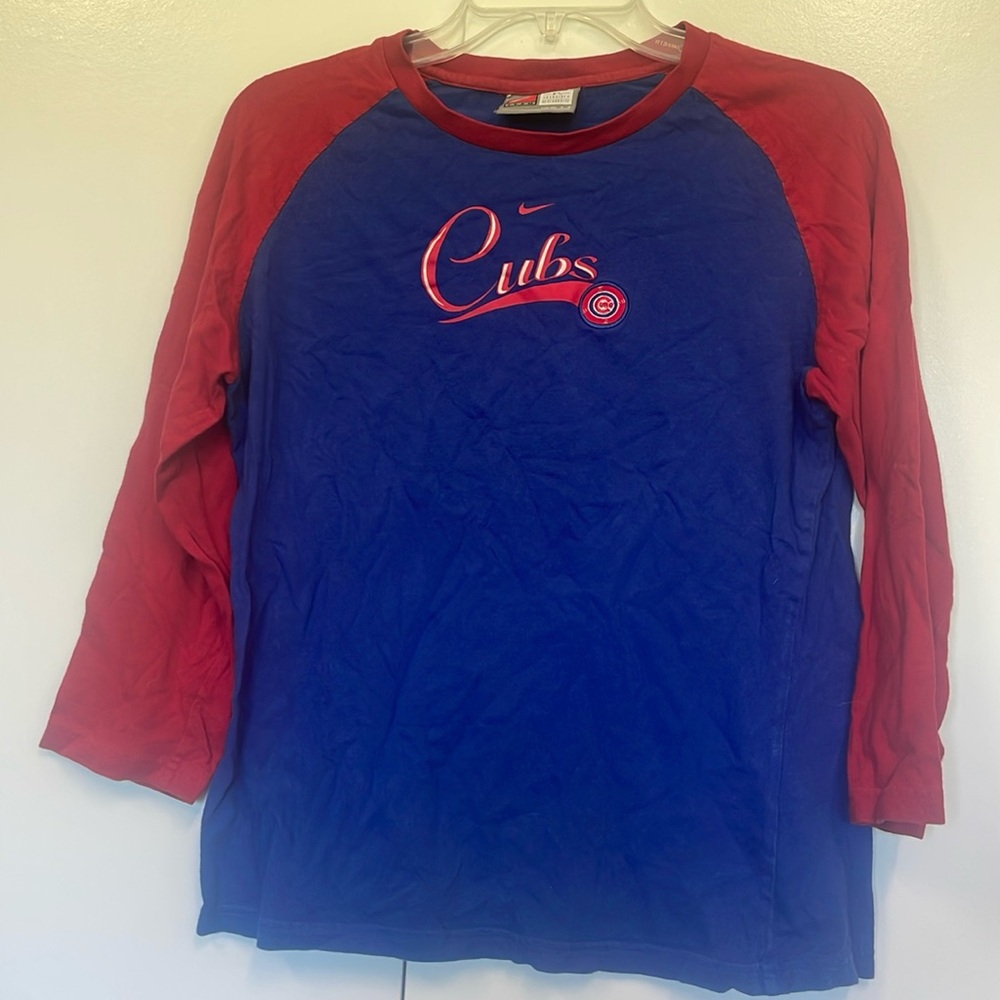 Chicago Cubs vintage style baseball shirt. nike and MLB. Embroidered patch